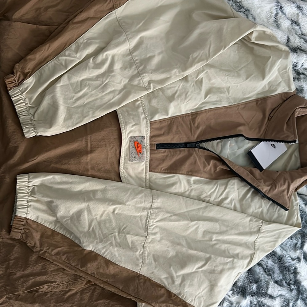 women nike brown and badge windbreaker